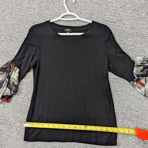 Storm Women's (Medium) Black Relaxed Fit Top With Flowy Floral 3/4 Sleeves - Picture 9 of 10